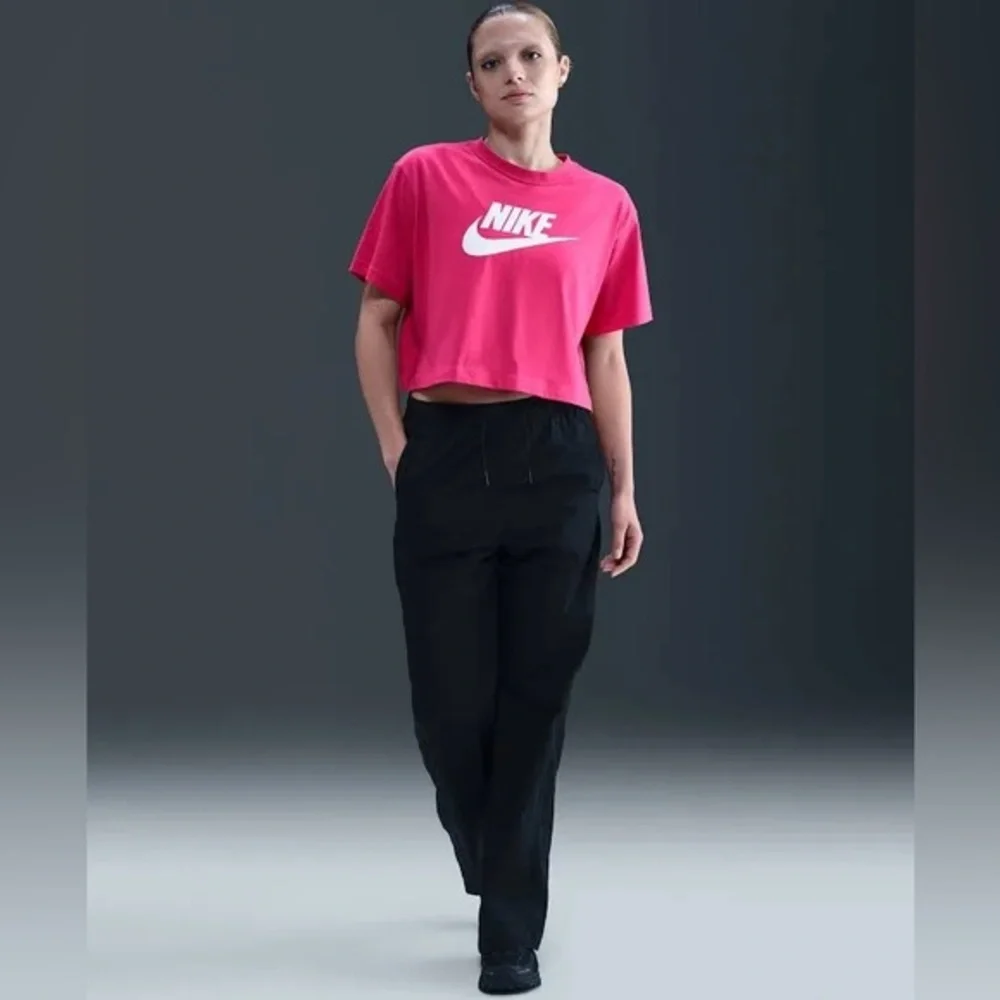 Nike Sportswear Essential Cropped Logo Tee - Pink